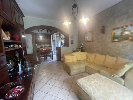 ASTI (AT) ZONA SEMICENTRO - ALLOGGIO QUADRILOCALE RISTRUTTURATO - TERZO PIANO CON ASCENSORE SITUATO IN PICCOLA PALAZZINA: CUCINA ABITABILE, SOGGIORNO , 2 CAMERE LETTO , BAGNO, 2 BALCONI, cantina  POSTO AUTO, euro 125.000 - volendo a parte GARAGE -  