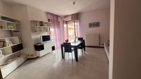 ASTI (AT) LUMINOSO ALLOGGIO QUADRILOCALE CON  GARAGE,  SITUATO  IN  ZONA  RESIDENZIALE  TRA  CORSO  TORINO E CORSO  XXV  APRILE , 2° PIANO ( 3° FUORI TERRA) RISCALDAMENTO  AUTONOMO - PREZZO   189.000