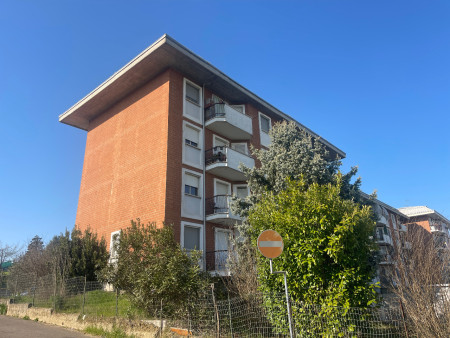 FELIZZANO (AL) ALLOGGIO MQ. 102 CON GARAGE MQ. 11 - RISCALDAMENTO AUTONOMO -  PALAZZO PARZIALMENTE IN PARAMANO - COMODO AI SERVIZI - PREZZO 53.000