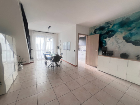 ASTI (AT)  LUMINOSISSIMO ATTICO ALLOGGIO SU DUE LIVELLI ULTIMO PIANO CON MANSARDA - IMPIANTO FOTOVOLTAICO CONDOMINIALE - CLASSE ENERGETICA B - CLIMATIZZATO DAIKIN,   6  VANI CATASTALI -  PREZZO  euro  239.000,00