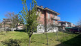 VILLAFRANCA D'ASTI (AT) IN  ZONA  RESIDENZIALE  CENTRALE  INTERO CONDOMINIO  INDIPENDENTE  CON GIARDINO CIRCOSTANTE COMPOSTA DI DUE APPARTAMENTI DI AMPIA METRATURA AL PRIMO E SECONDO PIANO, OLTRE  a mini ALLOGGIO AL PIANO TERRENO. Euro 229.000 